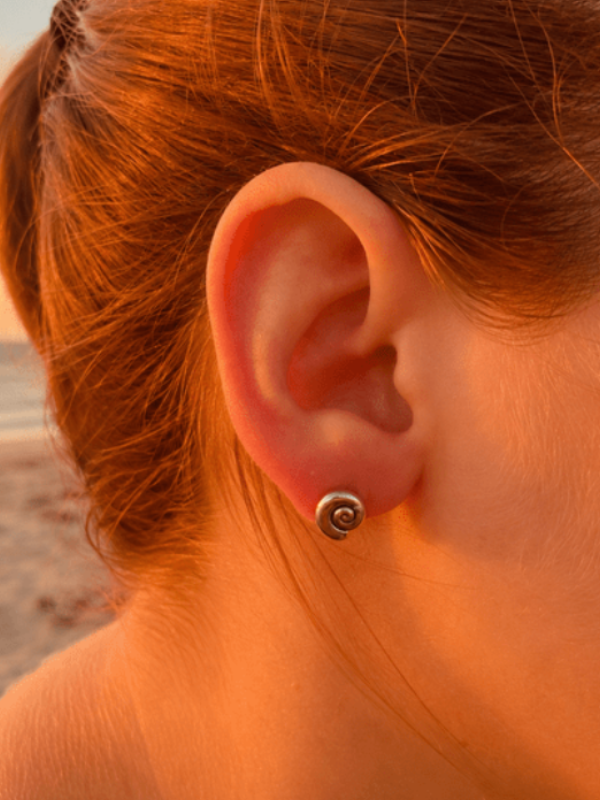 SEA SPIRAL STUD EARRING