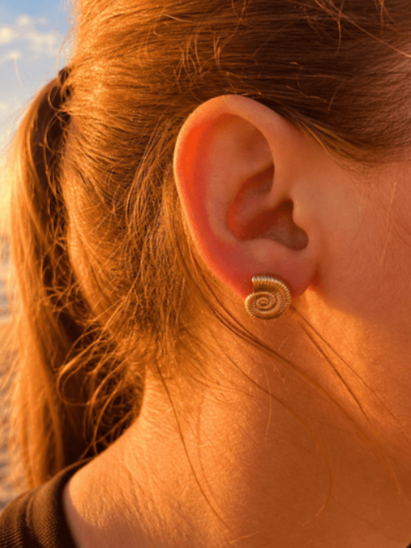 SEAFOAM SPIRAL STUD EARRING