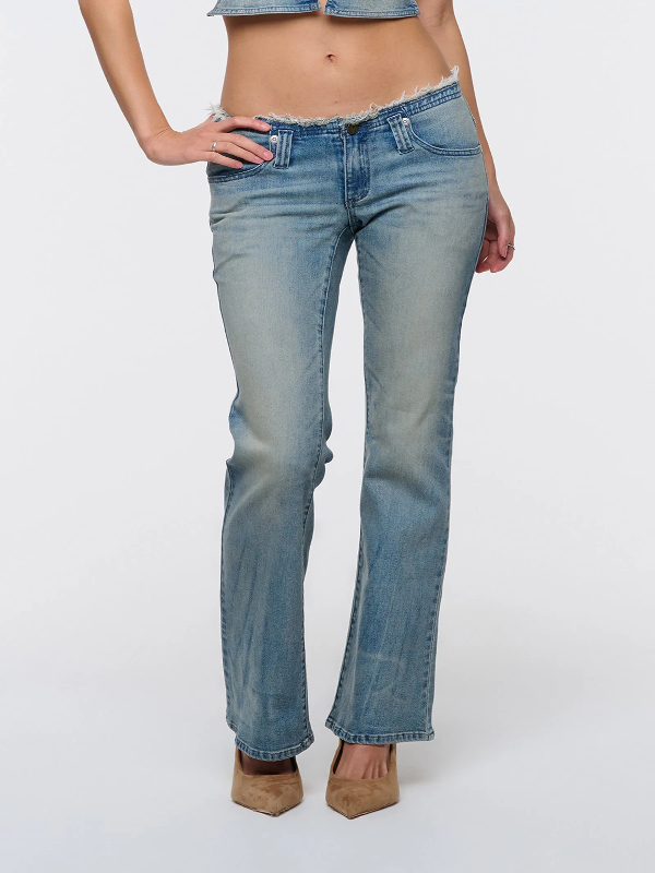 Abrand 00 Super Low Kick women's low rise denim jeans in a classic kick flare fit.
