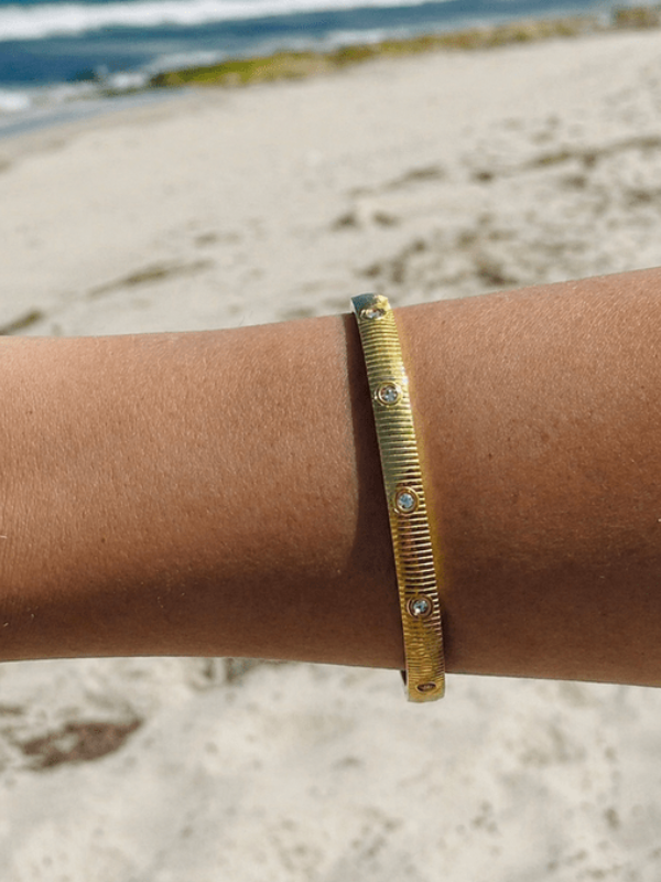 LUMEN RIDGE BANGLE