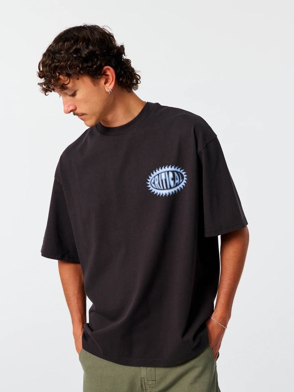 THE CRITICAL SLIDE BLADE TEE