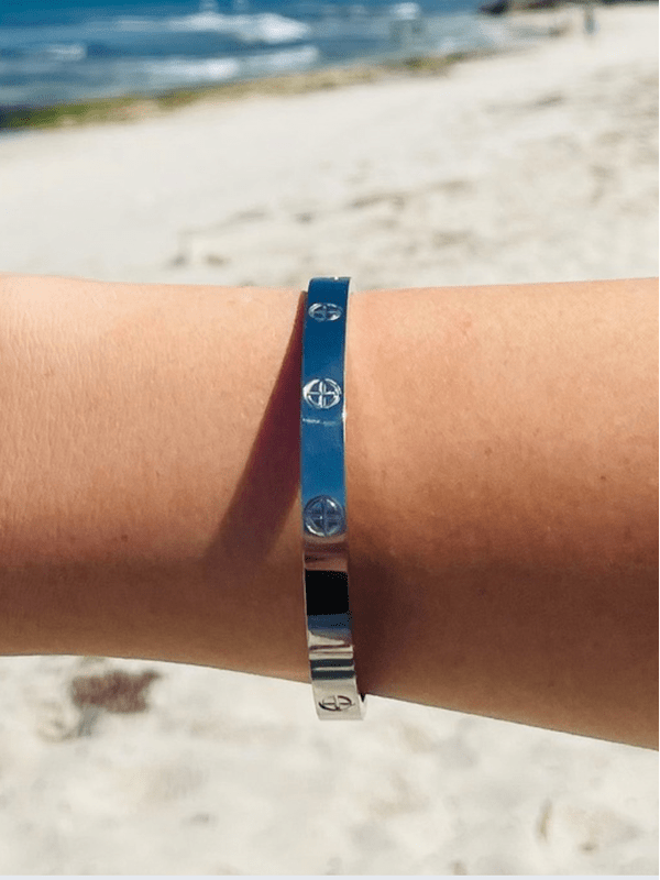 TRUE NORTH BANGLE