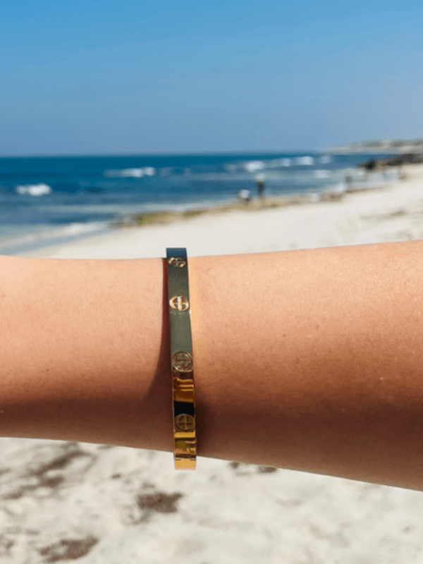TRUE NORTH BANGLE