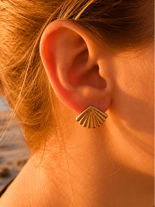 SEABLOOM SHELL STUD EARRINGS