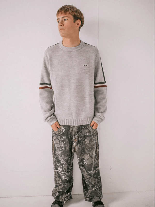RUSTY MORITZ 2.0 GRAFFITI R CREW KNIT SWEATER