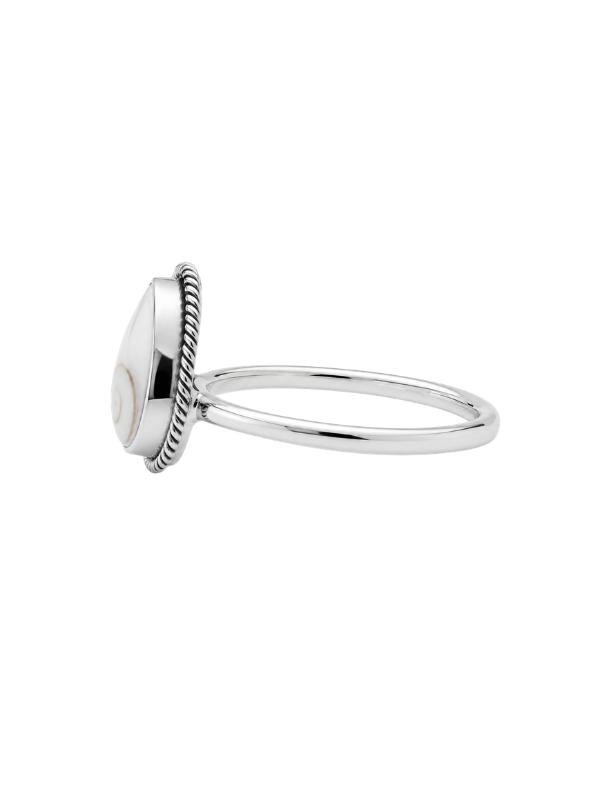 925 sterling silver statement ring featuring a teardrop-shaped Shiva shell with unique natural colouring and pattern.